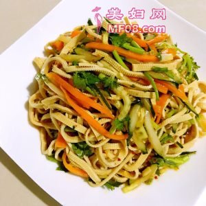 家常凉拌豆皮黄瓜胡萝卜丝的做法 凉拌豆皮黄瓜胡萝卜丝怎么做好吃