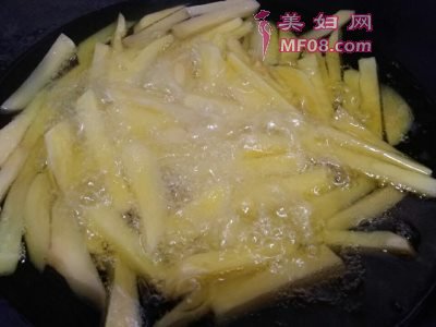 薯条炒豆角怎么做好吃 薯条炒豆角的家常做法