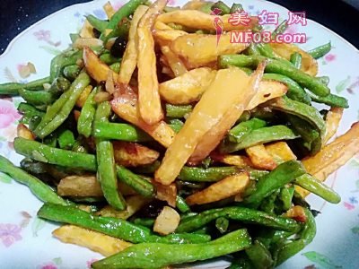 薯条炒豆角怎么做好吃 薯条炒豆角的家常做法