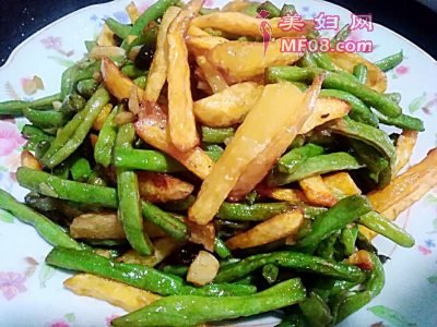薯条炒豆角怎么做好吃 薯条炒豆角的家常做法