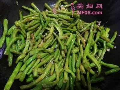 薯条炒豆角怎么做好吃 薯条炒豆角的家常做法