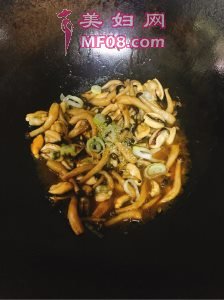 淡菜肉炒蘑菇怎么做好吃 淡菜肉炒蘑菇最正宗的做法