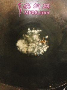 淡菜肉炒蘑菇怎么做好吃 淡菜肉炒蘑菇最正宗的做法