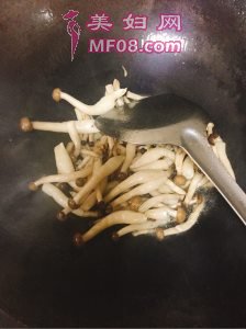 淡菜肉炒蘑菇怎么做好吃 淡菜肉炒蘑菇最正宗的做法