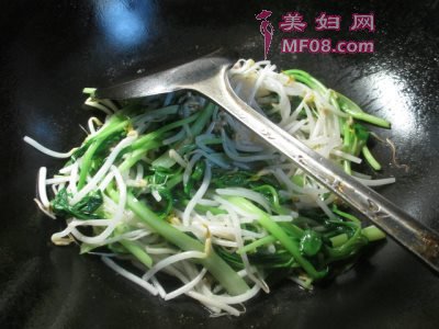 怎么做鸡毛菜炒绿豆芽最好吃 鸡毛菜炒绿豆芽怎么做好吃
