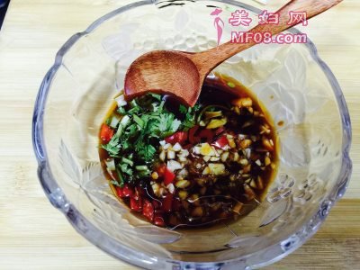 皮蛋豆腐最正宗的做法 家常皮蛋豆腐的做法