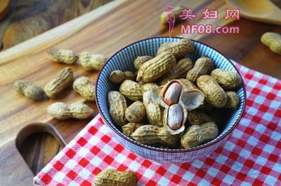 干焗花生怎么做好吃 家常干焗花生的做法
