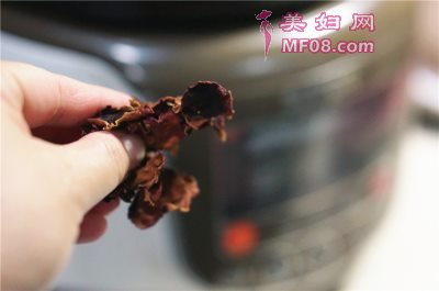 干焗花生怎么做好吃 家常干焗花生的做法