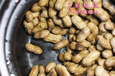干焗花生怎么做好吃 家常干焗花生的做法