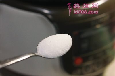 干焗花生怎么做好吃 家常干焗花生的做法