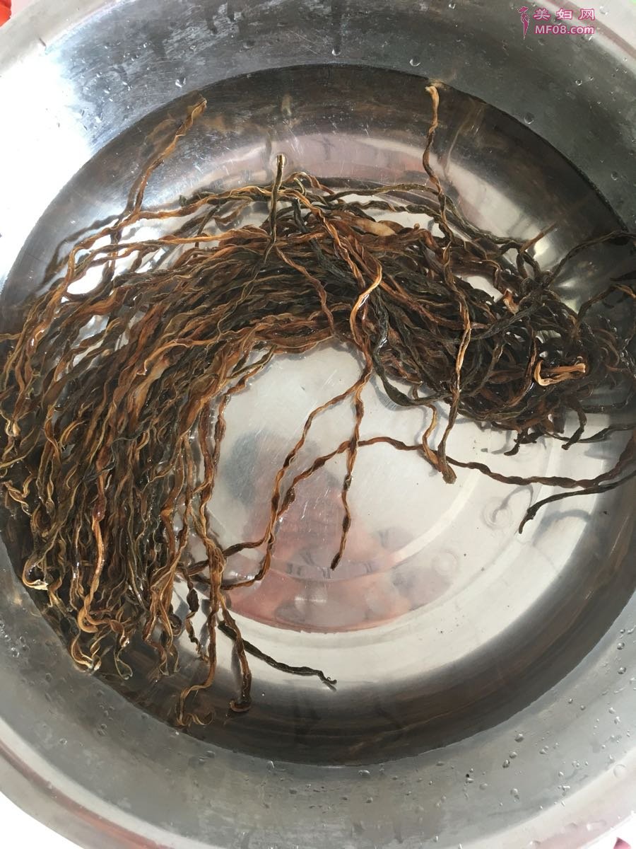 五花肉炖干豆角怎么做 五花肉炖干豆角的做法