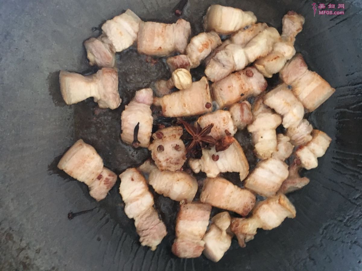 五花肉炖干豆角怎么做 五花肉炖干豆角的做法
