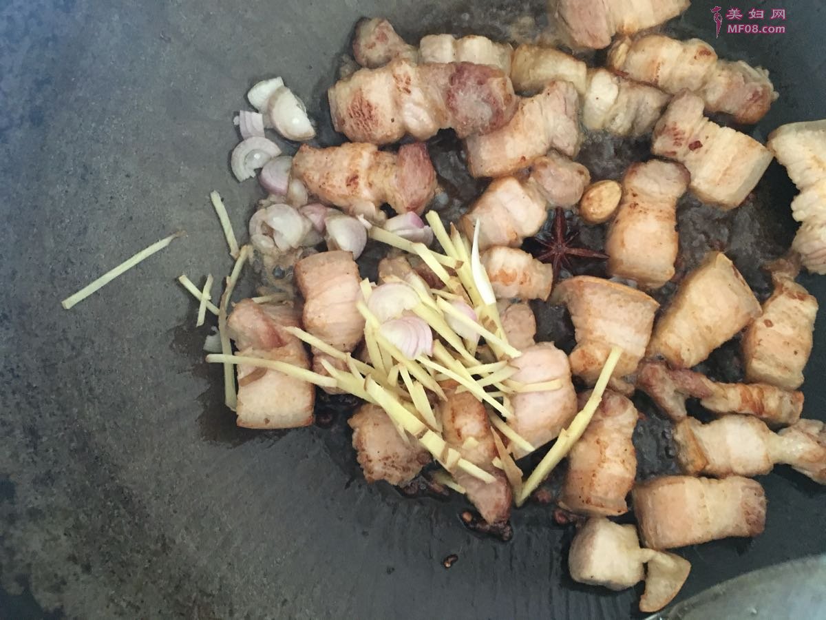 五花肉炖干豆角怎么做 五花肉炖干豆角的做法