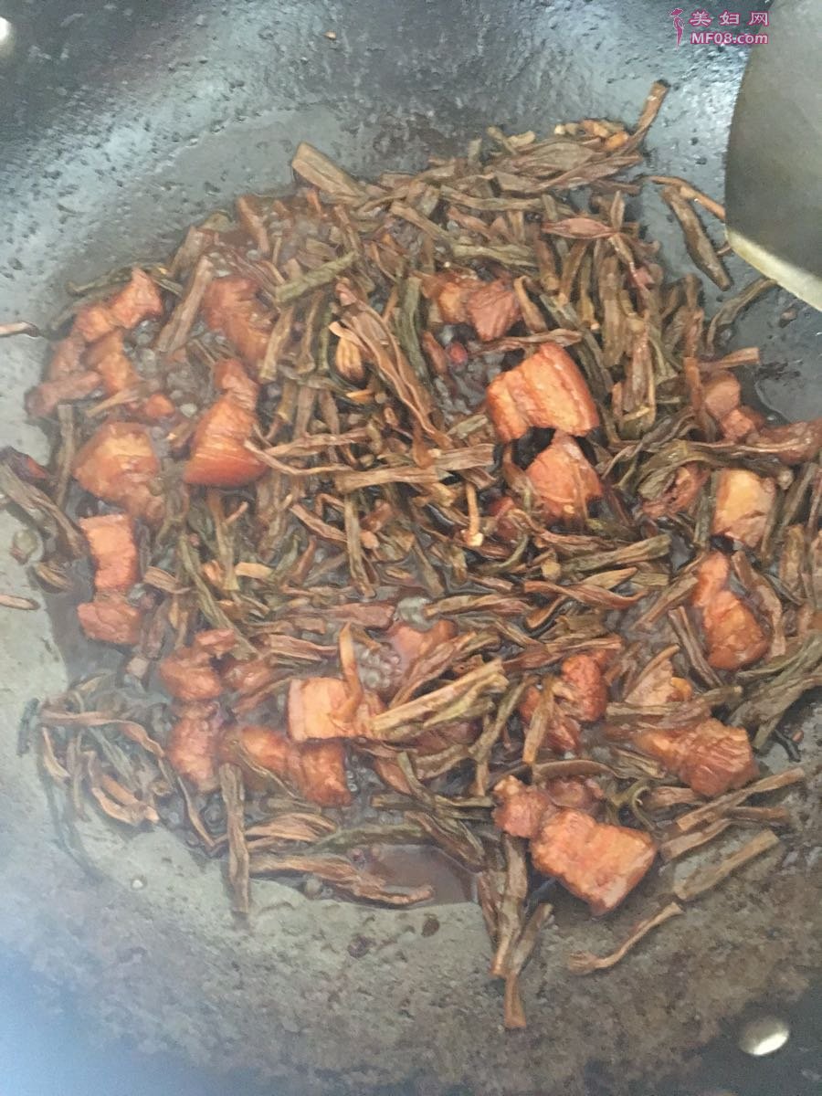 五花肉炖干豆角怎么做 五花肉炖干豆角的做法