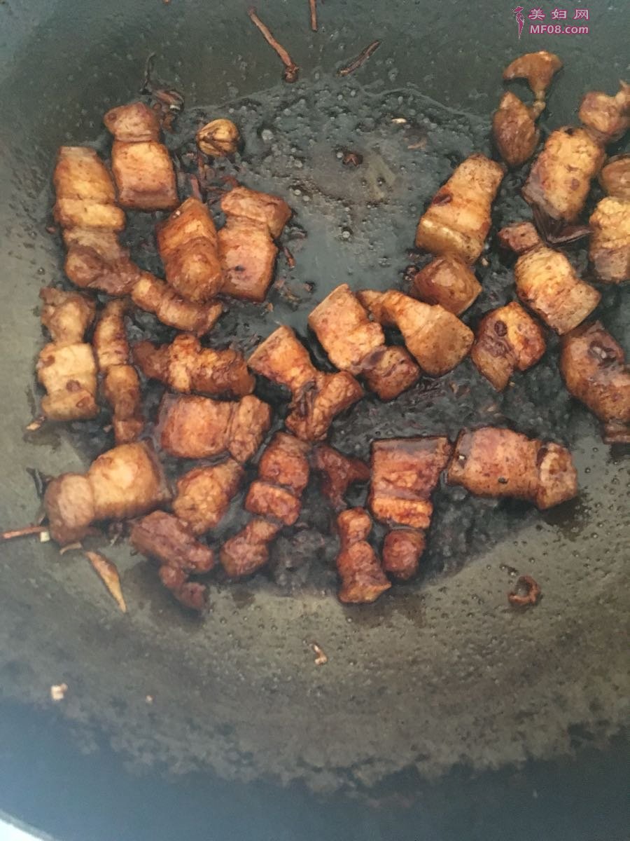 五花肉炖干豆角怎么做 五花肉炖干豆角的做法
