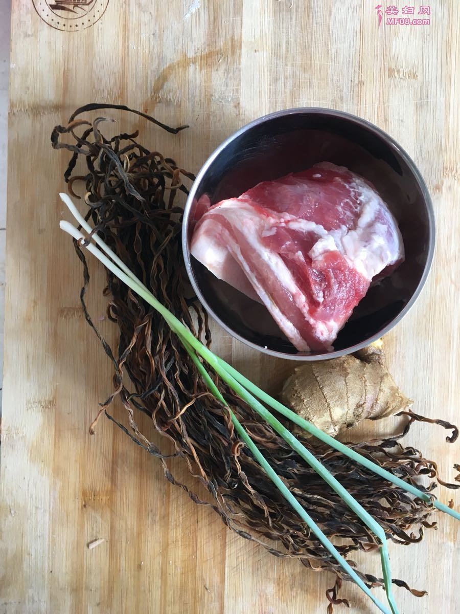 五花肉炖干豆角怎么做 五花肉炖干豆角的做法