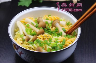 真姬菇拌通心粉最正宗的做法 家常真姬菇拌通心粉的做法