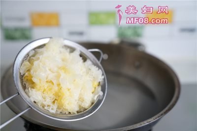 海蜇拌鲜银耳最正宗的做法 家常海蜇拌鲜银耳的做法
