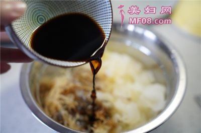 海蜇拌鲜银耳最正宗的做法 家常海蜇拌鲜银耳的做法