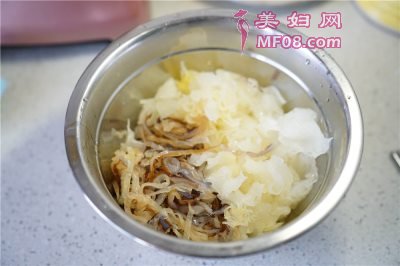 海蜇拌鲜银耳最正宗的做法 家常海蜇拌鲜银耳的做法