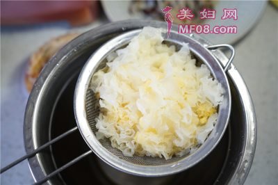 海蜇拌鲜银耳最正宗的做法 家常海蜇拌鲜银耳的做法