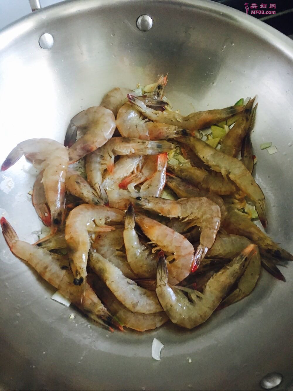 油焖开背虾怎么做好吃 油焖开背虾的家常做法
