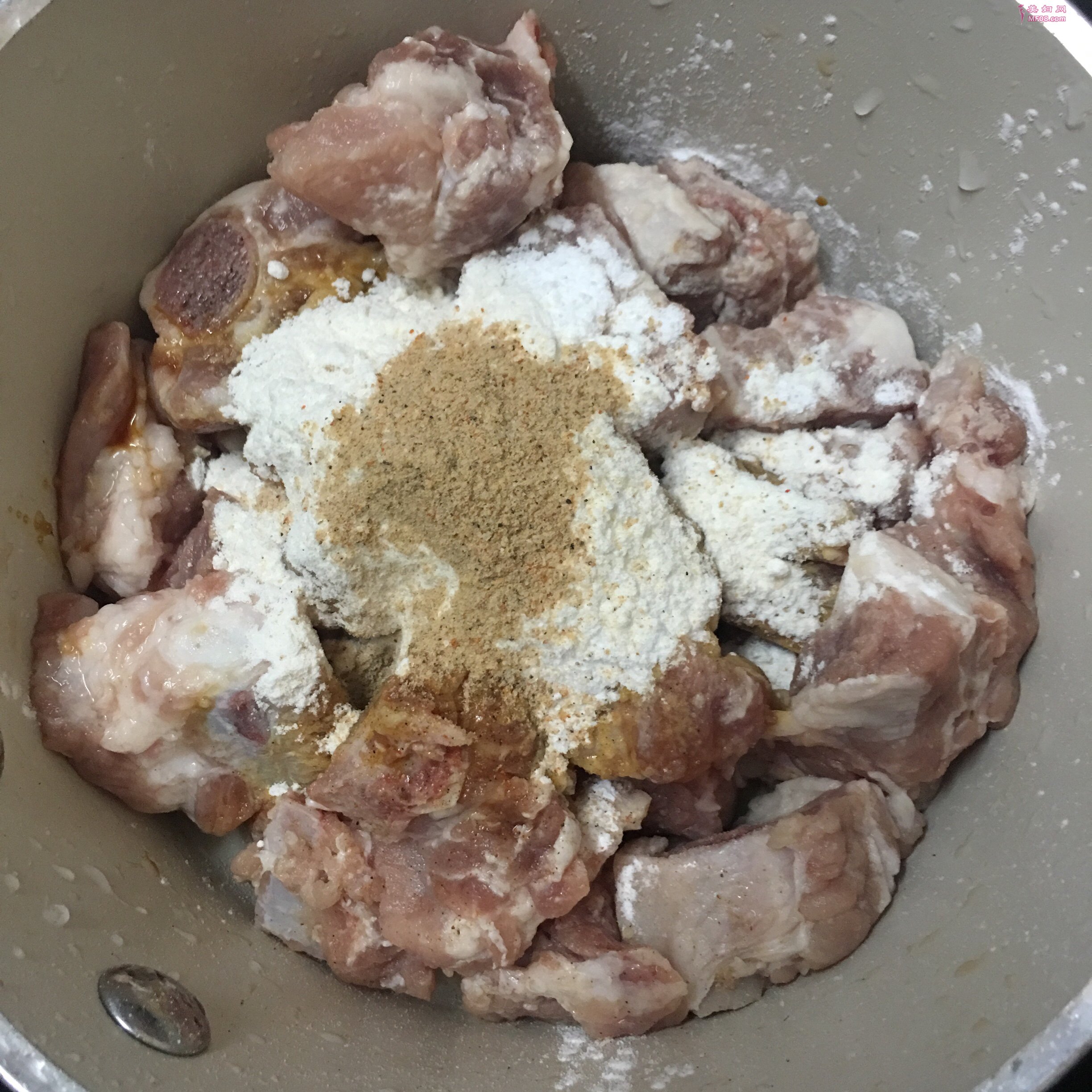 椒盐排骨怎么做 椒盐排骨的做法