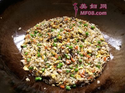 橄榄菜鸡蛋炒饭怎么做好吃 橄榄菜鸡蛋炒饭最正宗的做法