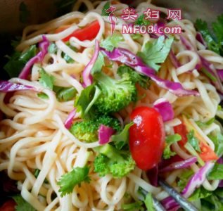 家常沙拉汁拌面的做法 沙拉汁拌面怎么做好吃
