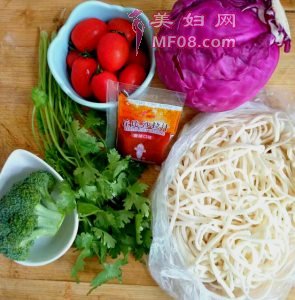 家常沙拉汁拌面的做法 沙拉汁拌面怎么做好吃