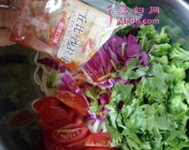家常沙拉汁拌面的做法 沙拉汁拌面怎么做好吃