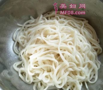 家常沙拉汁拌面的做法 沙拉汁拌面怎么做好吃