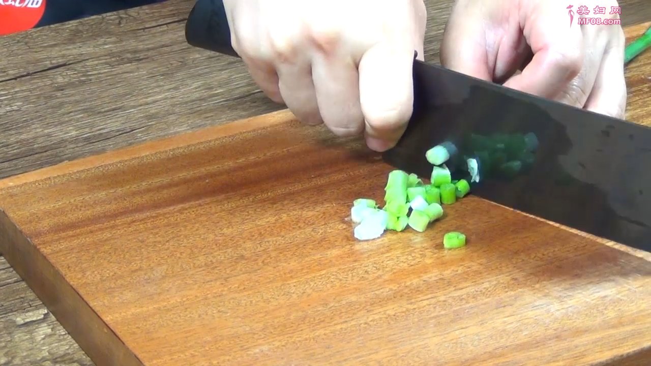 味极凉拌皮蛋怎么做好吃 味极凉拌皮蛋的家常做法