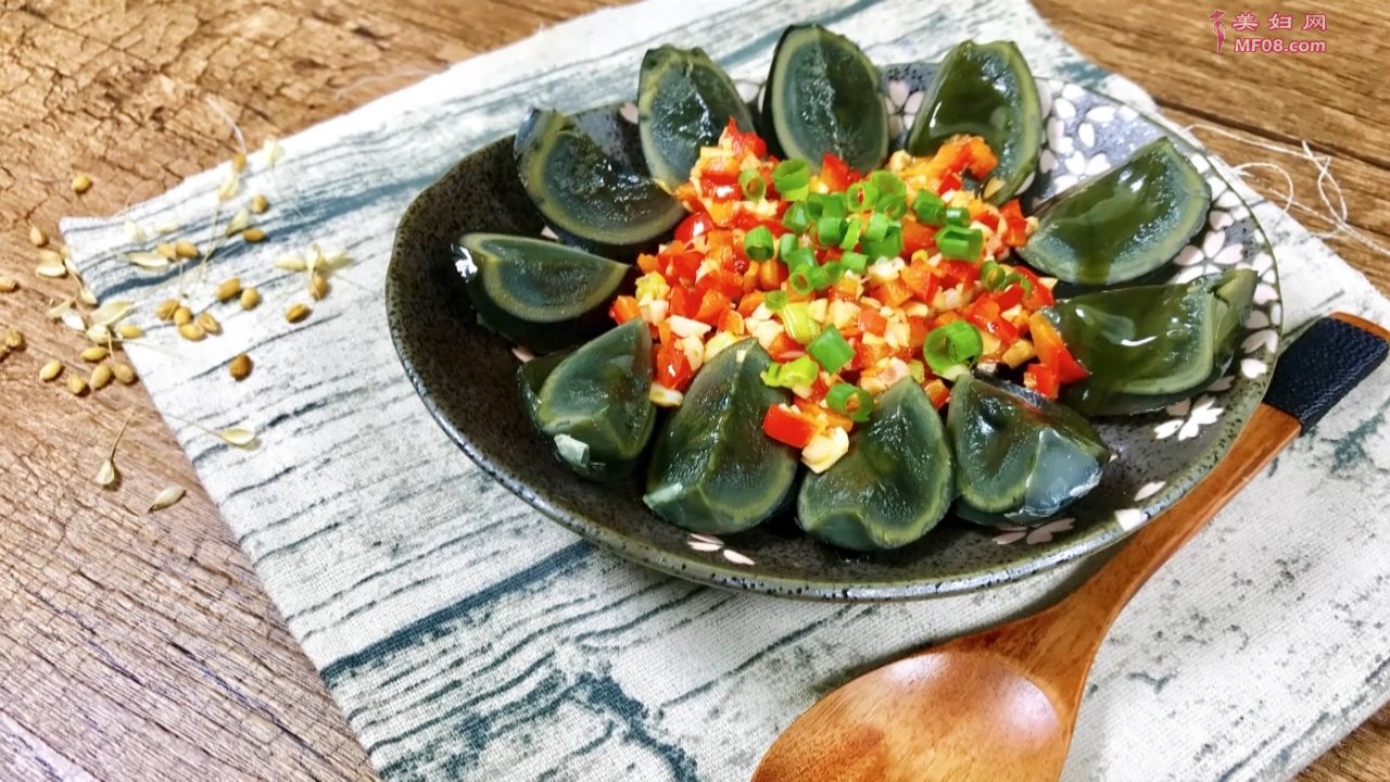 味极凉拌皮蛋怎么做好吃 味极凉拌皮蛋的家常做法