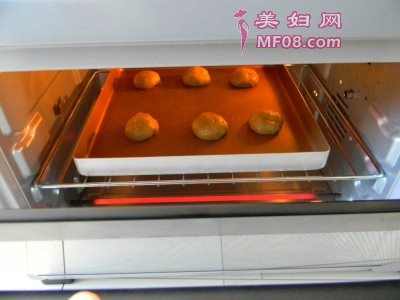 抹茶味麻薯包最正宗的做法 家常抹茶味麻薯包的做法
