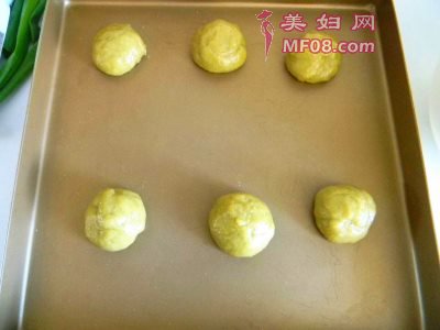 抹茶味麻薯包最正宗的做法 家常抹茶味麻薯包的做法