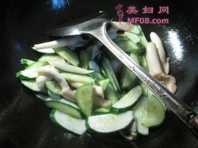 秀珍菇炒青瓜怎么做好吃 秀珍菇炒青瓜最正宗的做法