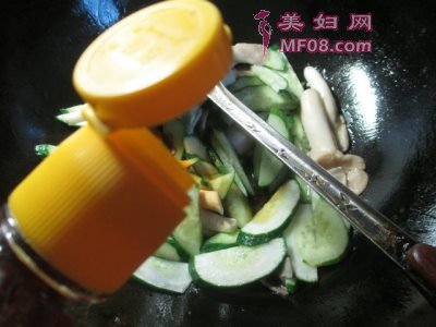 秀珍菇炒青瓜怎么做好吃 秀珍菇炒青瓜最正宗的做法
