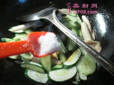 秀珍菇炒青瓜怎么做好吃 秀珍菇炒青瓜最正宗的做法