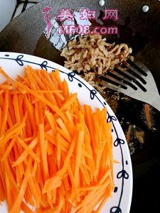 胡萝卜炒肉丝最正宗的做法 家常胡萝卜炒肉丝的做法