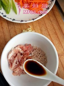 胡萝卜炒肉丝最正宗的做法 家常胡萝卜炒肉丝的做法