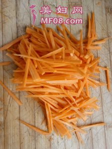 胡萝卜炒肉丝最正宗的做法 家常胡萝卜炒肉丝的做法