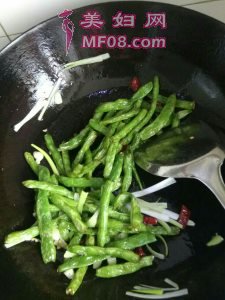 干煸豆角怎么做好吃 干煸豆角的家常做法