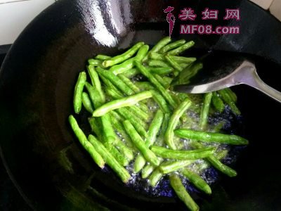 干煸豆角怎么做好吃 干煸豆角的家常做法