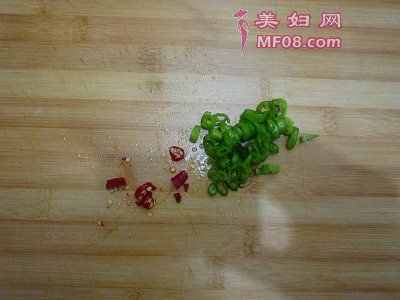 怎么做蒜泥拌鸡蛋最好吃 蒜泥拌鸡蛋怎么做好吃