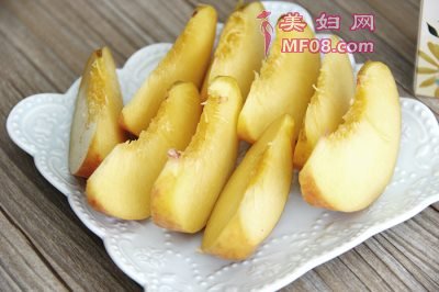 黄桃西瓜沙冰怎么做 黄桃西瓜沙冰的做法