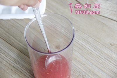 黄桃西瓜沙冰怎么做 黄桃西瓜沙冰的做法