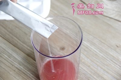 黄桃西瓜沙冰怎么做 黄桃西瓜沙冰的做法