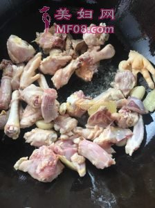 仔鸡怎么做仔鸡烧毛豆米最好吃 仔鸡烧毛豆米怎么做好吃烧毛豆米
