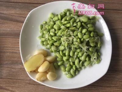 仔鸡怎么做仔鸡烧毛豆米最好吃 仔鸡烧毛豆米怎么做好吃烧毛豆米